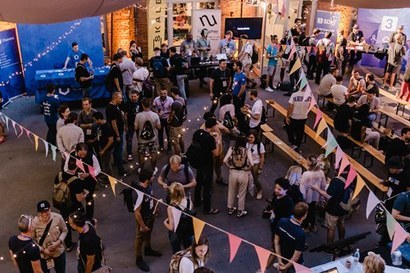 Aufgrund von COVID-19 fielen Offline-Treffen in der Factory Berlin weg, und Treffen mit Unternehmen wurden schwieriger, was die Rolle von Vermittlern wie der Factory Berlin noch wichtiger machte. Foto: Factory Berlin Facebook