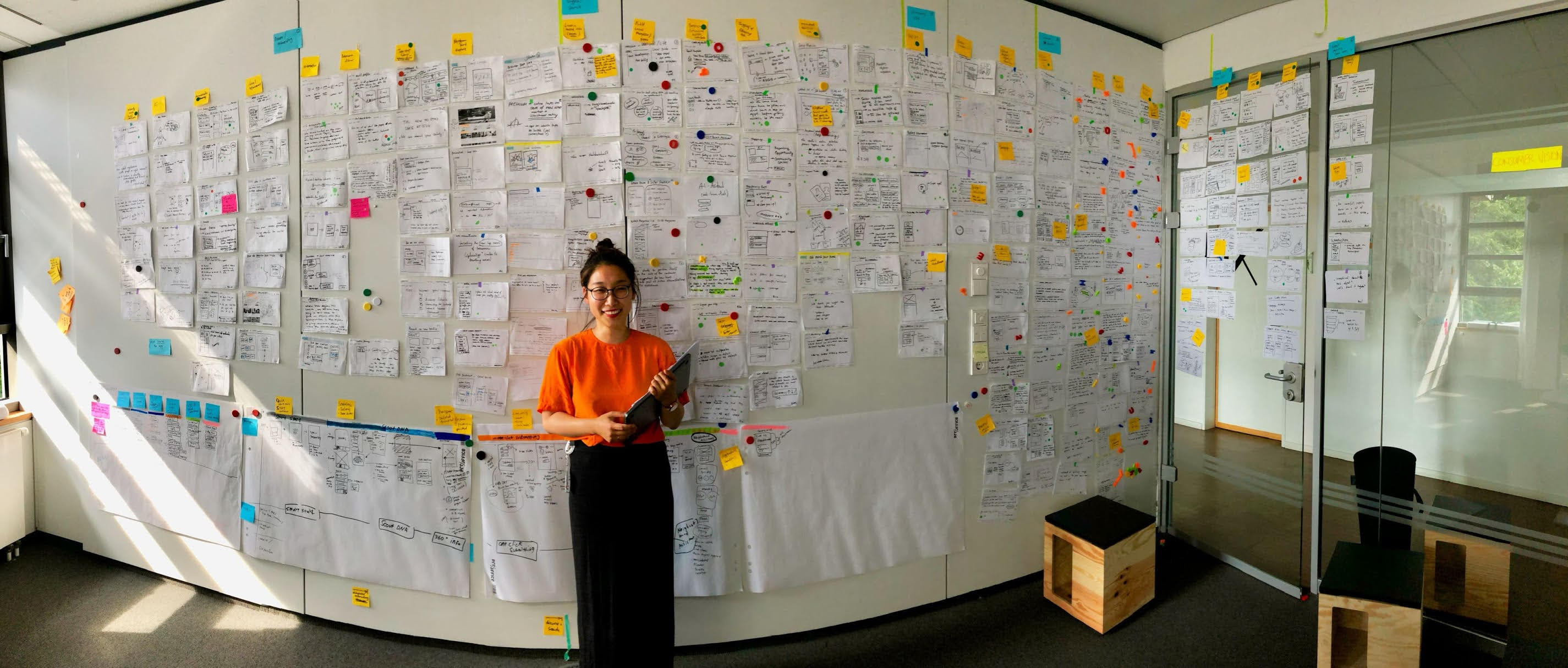 Hyona in front of the idea board where opinions were shared at work. Communication and questions are very important at work. ⓒ Hyona Yang