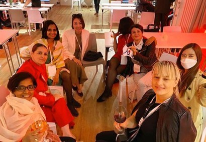 Chika als Japan-Botschafterin beim Asia Berlin Summit (Mitte der hinteren Reihe). Foto=asia.berlin