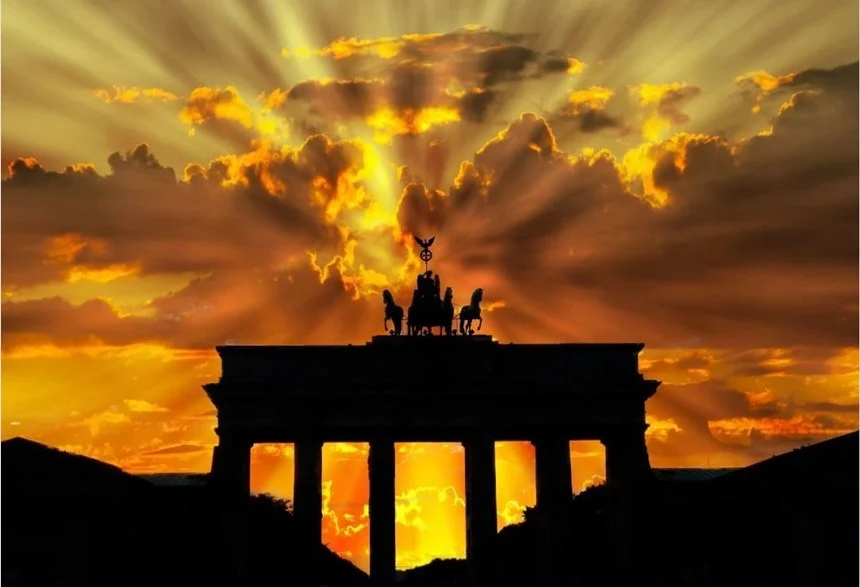 Berlin, das aufgrund der Teilung der Stadt ein langsames Wirtschaftswachstum verzeichnete, ist heute die Stadt mit den meisten Startups in Deutschland und eine der jüngsten Städte weltweit. Foto = Land Berlin